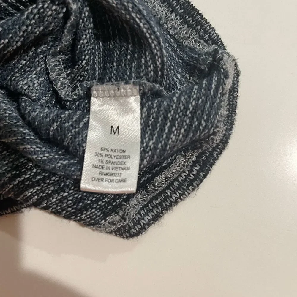 Me‎ to We Navy/Grey Marbled Knit Crop Top - Size Medium - Picture 7 of 8